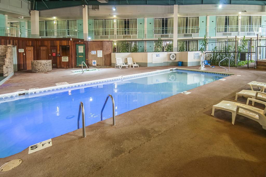 Howard Johnson By Wyndham Конуэй Экстерьер фото